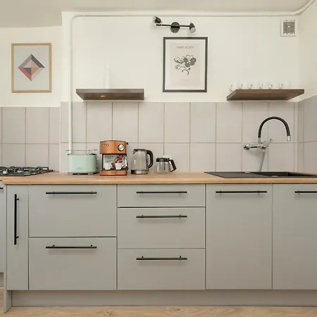 Charming Trzebnicka By Renters Apartment