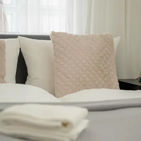 Charming Trzebnicka By Renters Lägenhet *